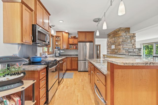 314 N Cove Road, Hudson, WI 54016