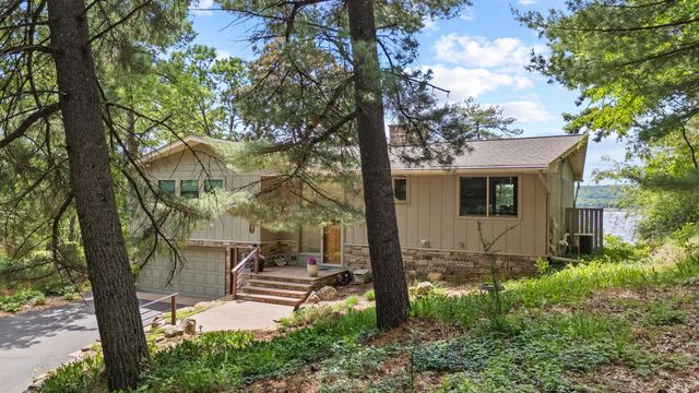 314 N Cove Road, Hudson, WI 54016