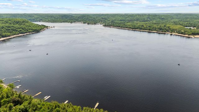 314 N Cove Road, Hudson, WI 54016