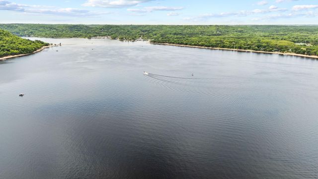 314 N Cove Road, Hudson, WI 54016