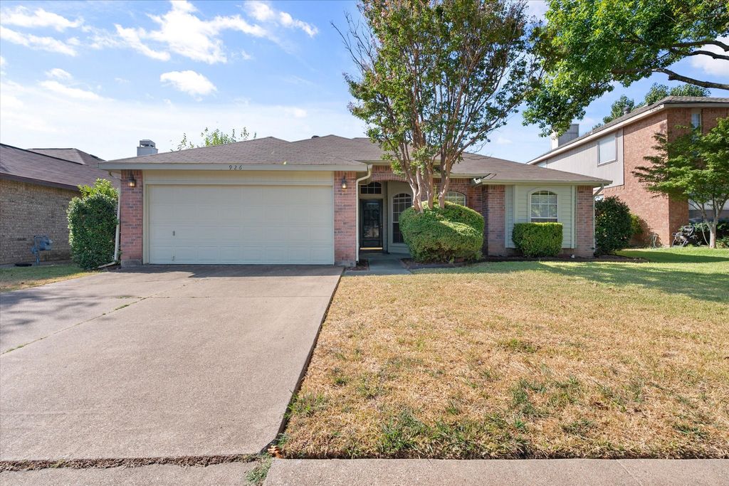 926 Tennis Villa Drive, Arlington, TX 76017 — exterior