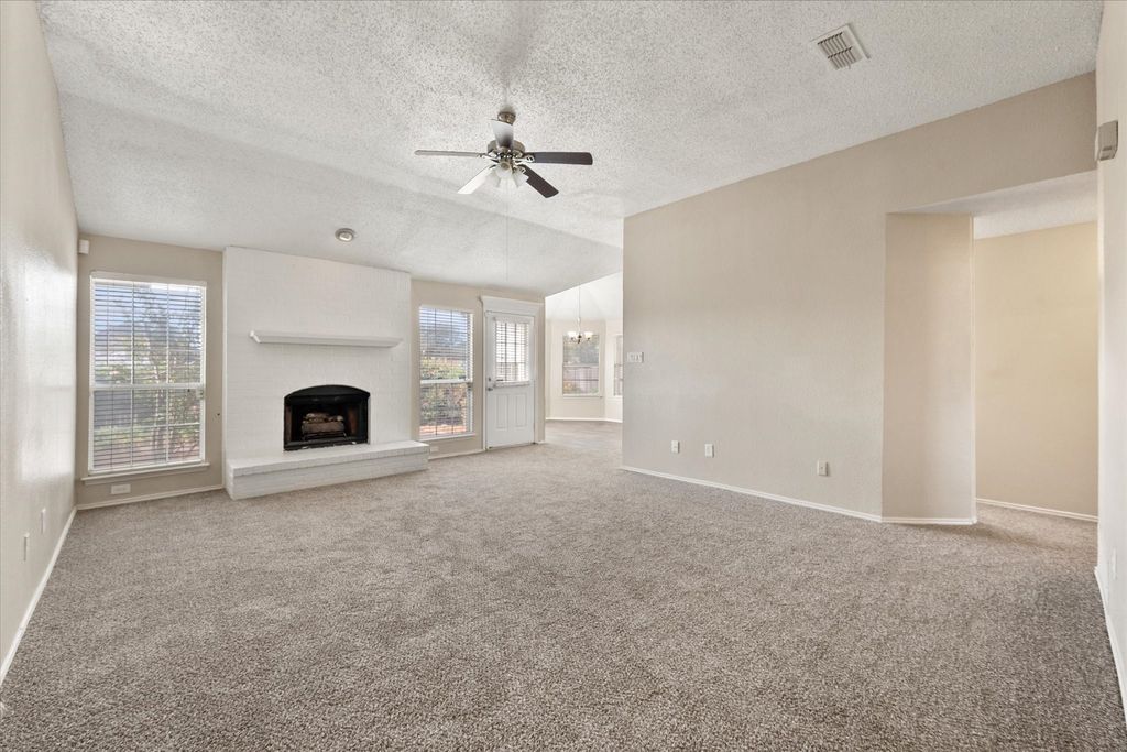 926 Tennis Villa Drive, Arlington, TX 76017 — photo 2