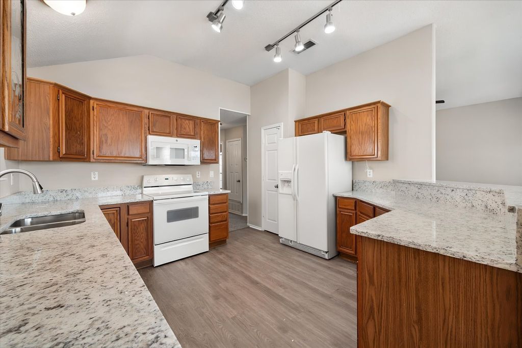 926 Tennis Villa Drive, Arlington, TX 76017 — photo 4