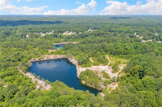 521 Annslee Lane, Loganville, GA 30052