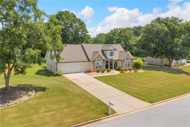 521 Annslee Lane, Loganville, GA 30052