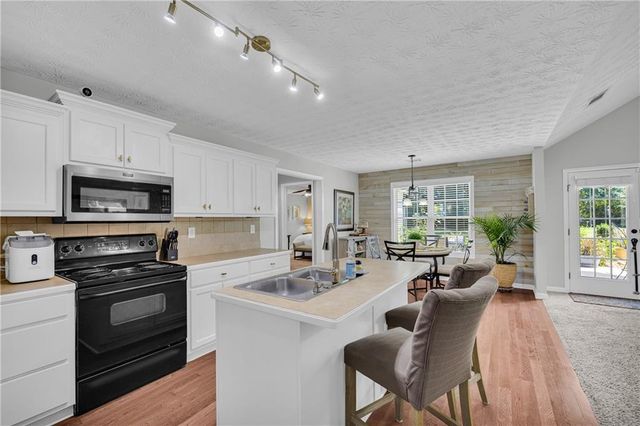 521 Annslee Lane, Loganville, GA 30052