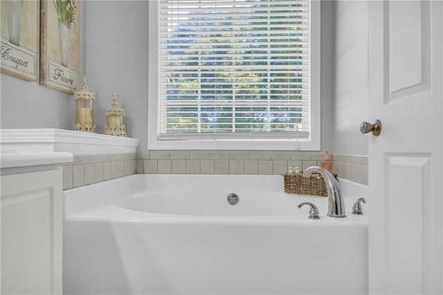 521 Annslee Lane, Loganville, GA 30052