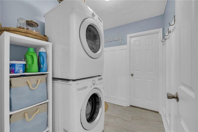 521 Annslee Lane, Loganville, GA 30052