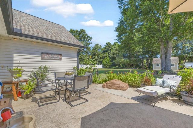 521 Annslee Lane, Loganville, GA 30052