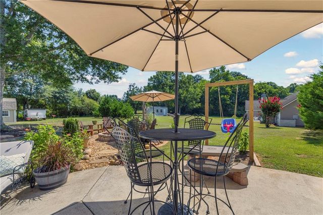 521 Annslee Lane, Loganville, GA 30052
