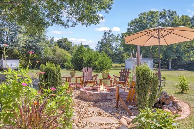 521 Annslee Lane, Loganville, GA 30052