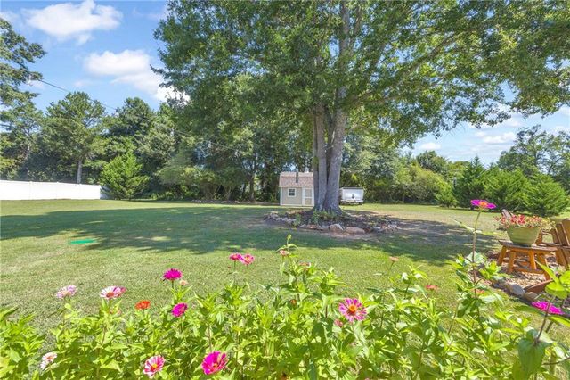 521 Annslee Lane, Loganville, GA 30052
