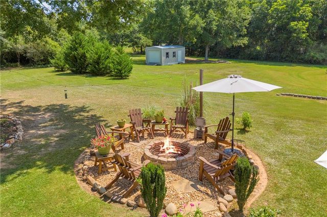 521 Annslee Lane, Loganville, GA 30052