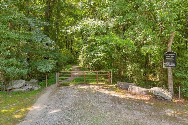 521 Annslee Lane, Loganville, GA 30052