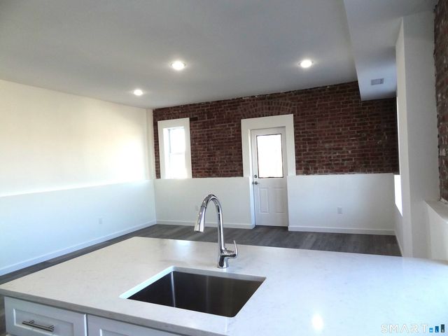 2806 Fairfield Avenue 205, Bridgeport, CT 06605