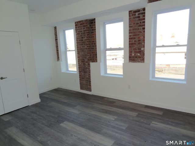 2806 Fairfield Avenue 205, Bridgeport, CT 06605