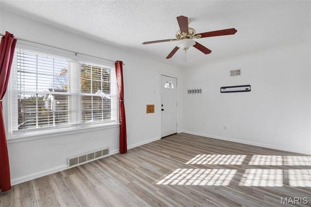 123 W Velma Avenue, St Louis, MO 63125