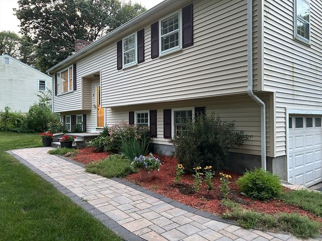 11 Juniper Brook Rd, Northborough, MA 01532