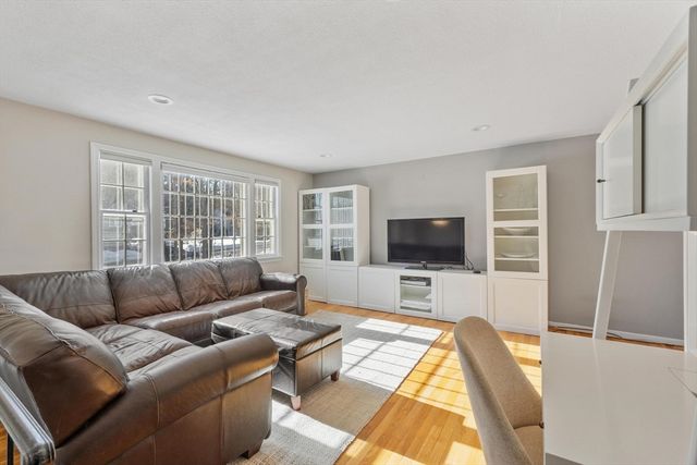 11 Juniper Brook Rd, Northborough, MA 01532