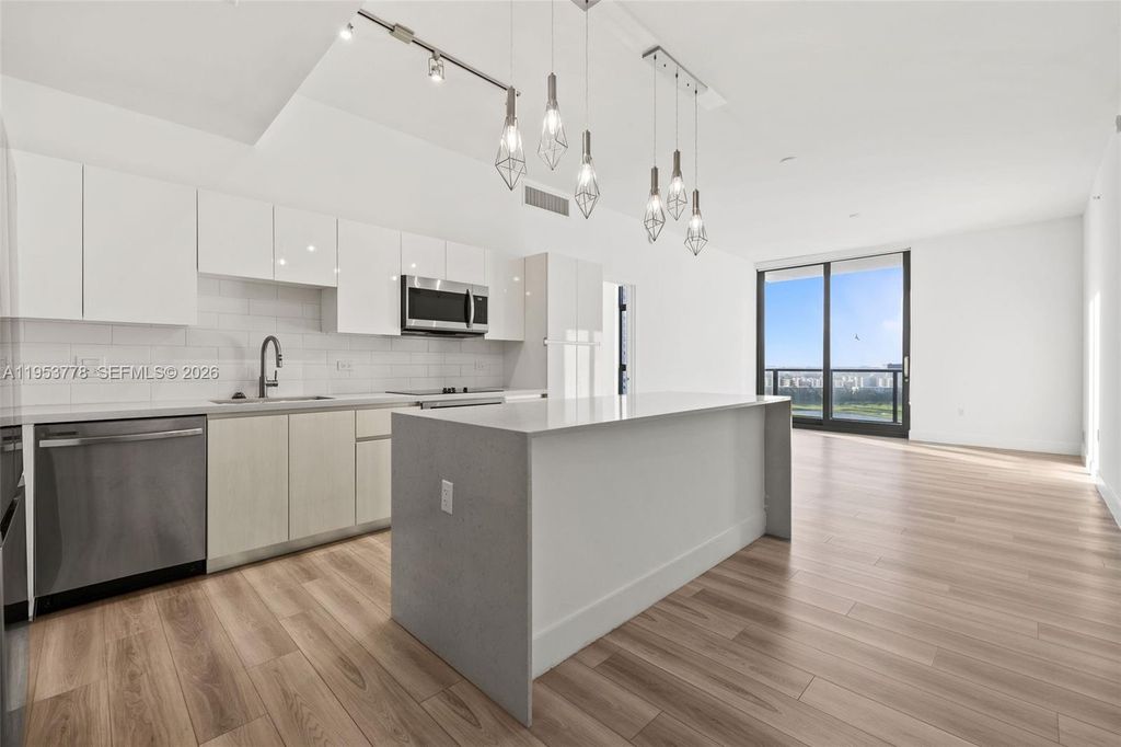 101 Diplomat Pkwy 2503, Hallandale Beach, FL 33009