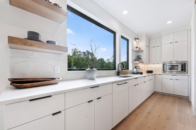 713 Ensconced Way, Chaska, MN 55318