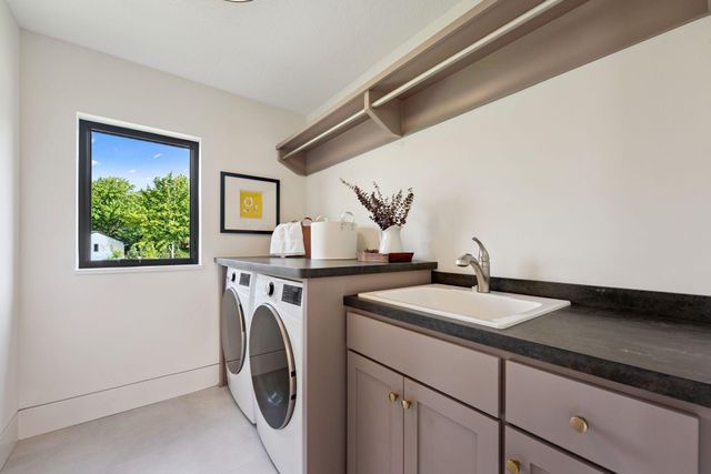 713 Ensconced Way, Chaska, MN 55318