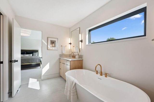 713 Ensconced Way, Chaska, MN 55318