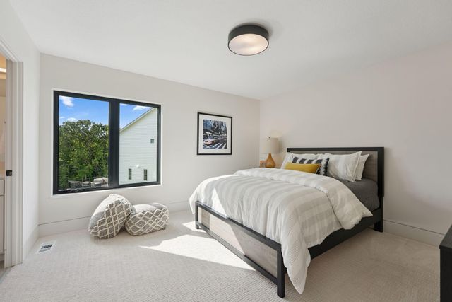 713 Ensconced Way, Chaska, MN 55318