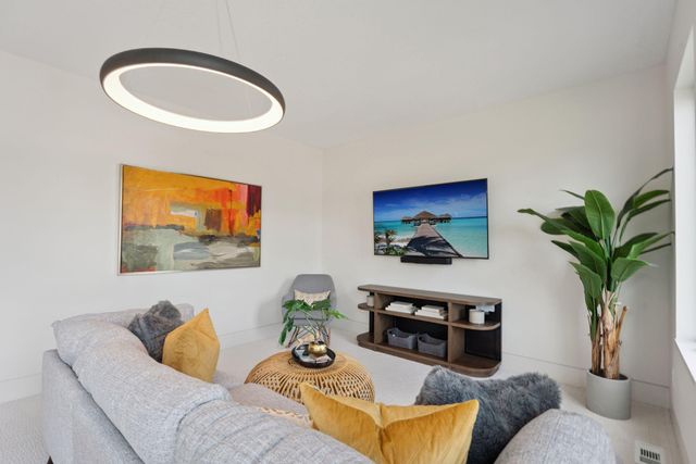 713 Ensconced Way, Chaska, MN 55318