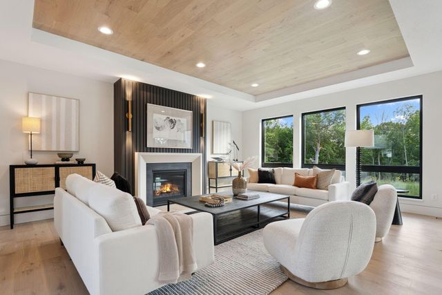 713 Ensconced Way, Chaska, MN 55318