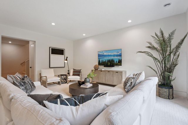 713 Ensconced Way, Chaska, MN 55318