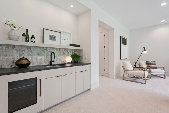 713 Ensconced Way, Chaska, MN 55318