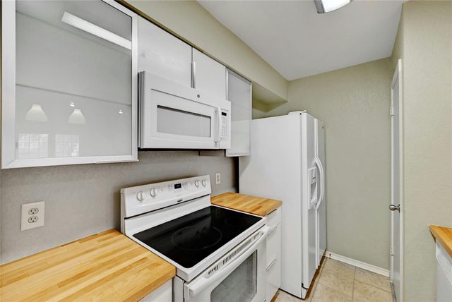 1202 Thorpe LN 508, San Marcos, TX 78666