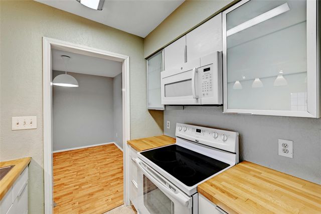 1202 Thorpe LN 508, San Marcos, TX 78666