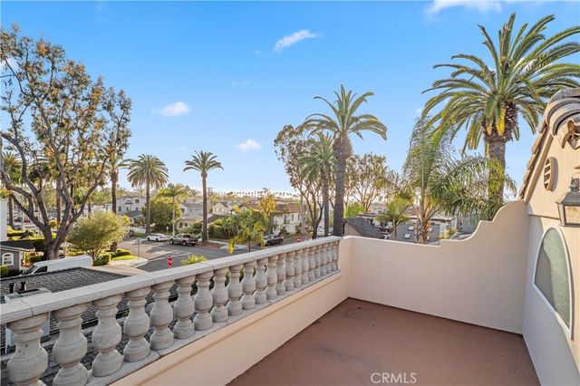 504 Marguerite Avenue, Corona Del Mar, CA 92625