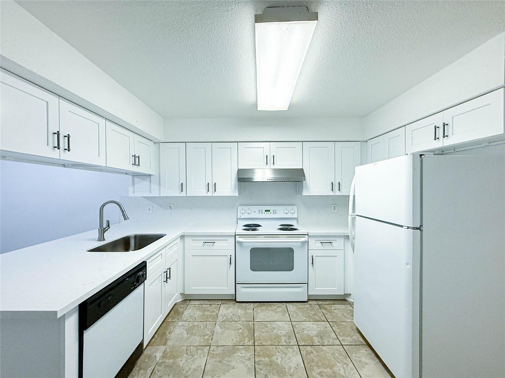 9201 Clarewood Drive 198, Houston, TX 77036