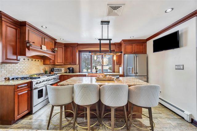 225 Farhan Lane, North Babylon, NY 11703