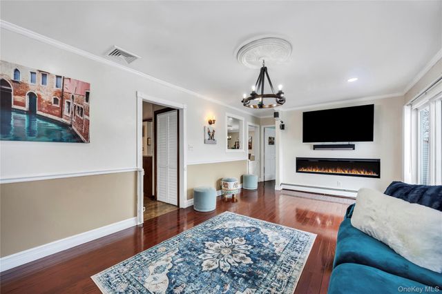 225 Farhan Lane, North Babylon, NY 11703