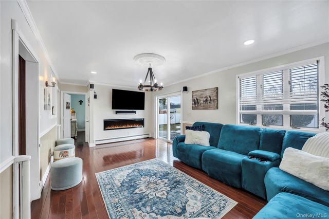 225 Farhan Lane, North Babylon, NY 11703