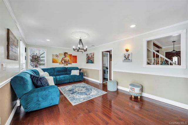 225 Farhan Lane, North Babylon, NY 11703