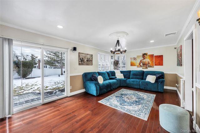 225 Farhan Lane, North Babylon, NY 11703