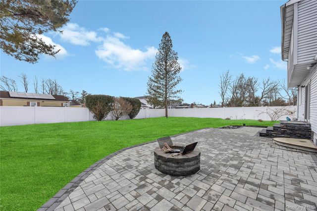 225 Farhan Lane, North Babylon, NY 11703