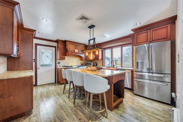 225 Farhan Lane, North Babylon, NY 11703