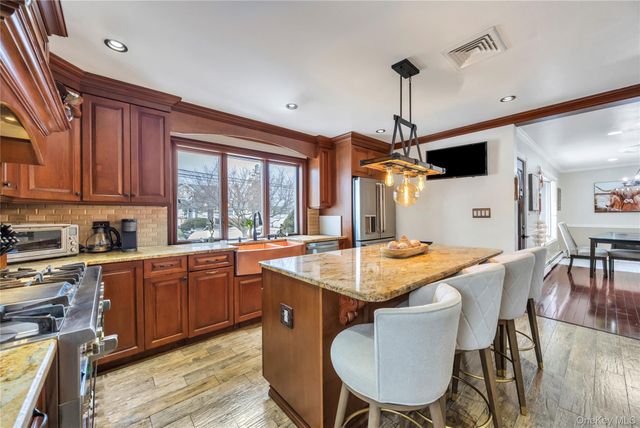 225 Farhan Lane, North Babylon, NY 11703