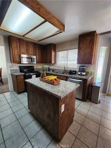 17068 Jurassic, Victorville, CA 92394