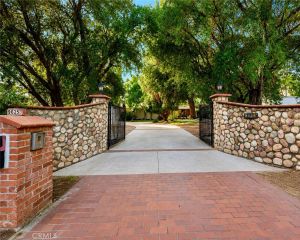 9625 Aqueduct, North Hills, CA 91343