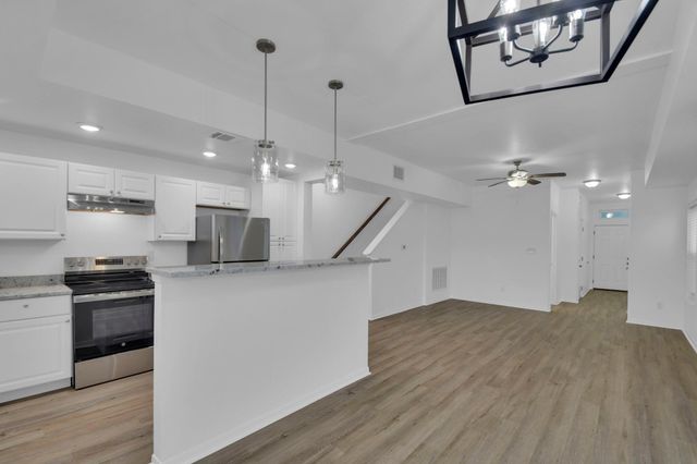 1008 E Fannin ST, Luling, TX 78648