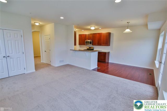 1402 Caspian Street, South Whitehall Twp, PA 18104