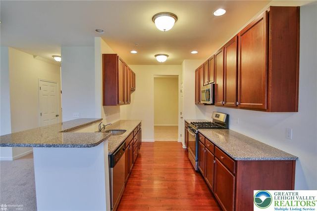 1402 Caspian Street, South Whitehall Twp, PA 18104