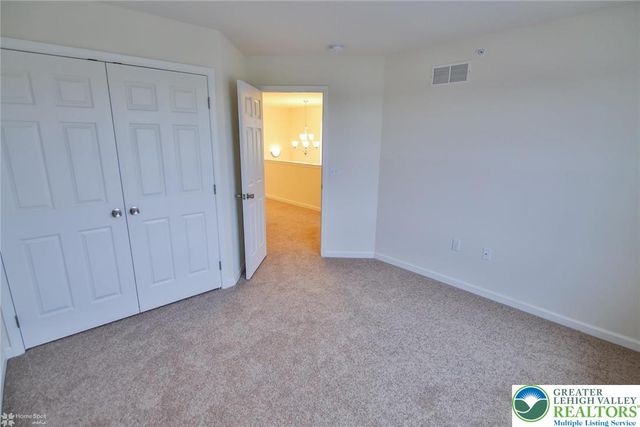 1402 Caspian Street, South Whitehall Twp, PA 18104